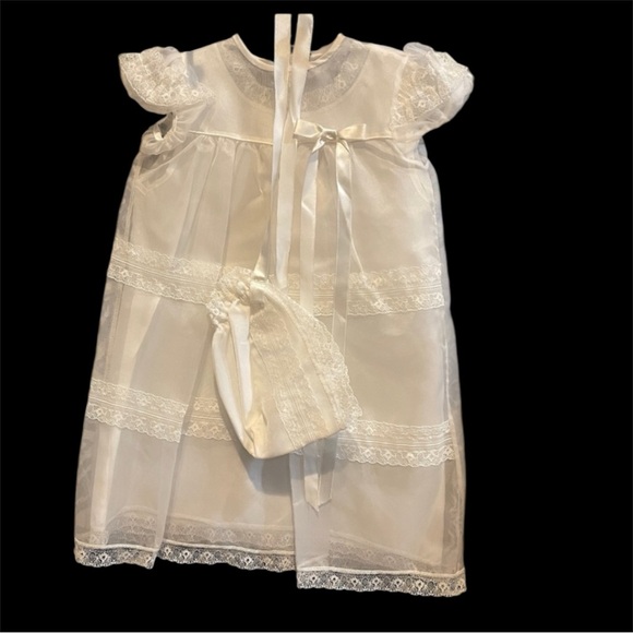 NEW Vintage Satin & Lace Christening Gown & Bonnet 6/9 Months  Infant Girls NWOT - Picture 1 of 7